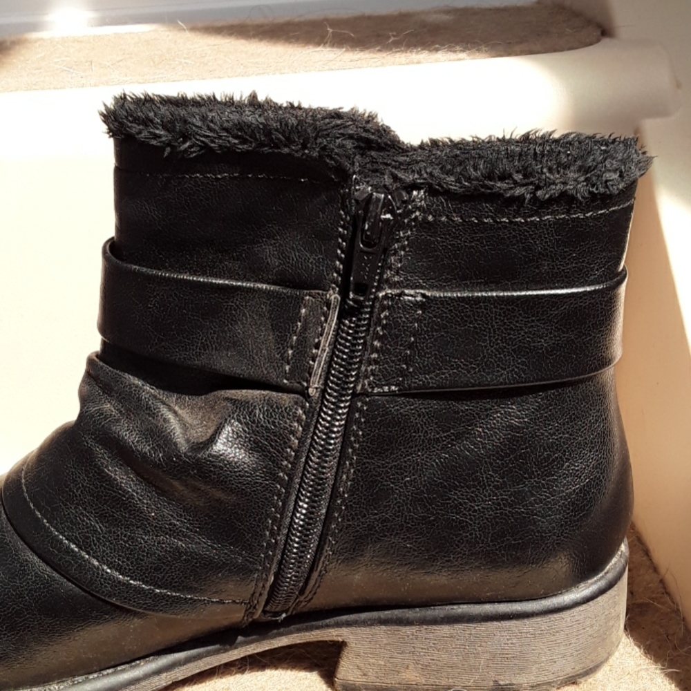 Boot - Picture 2 of 2